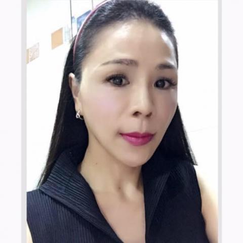 提供同步口譯服務的專家吳丹青