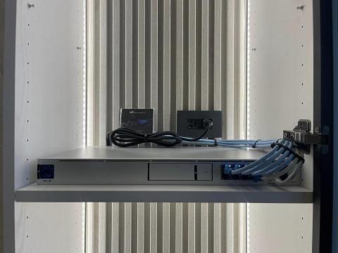 銓鴻電腦科技 - 住家、辦公室、店面、套房網路整合。