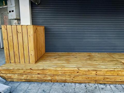 專業漆匠 - 南方松護木漆施作