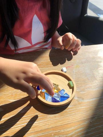 周雨潔 - 壓克力杯墊製作