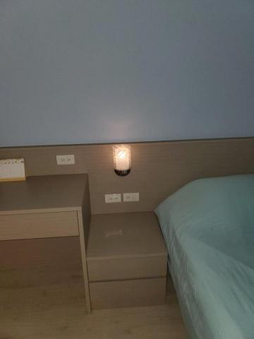 王振昌 - 代工安裝床頭調光壁燈