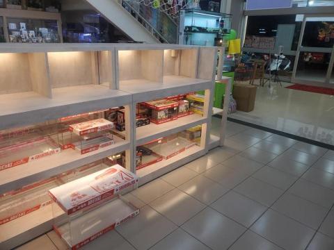 王振昌 - 知名寵物連鎖店代工安裝新增T5 LED支架燈