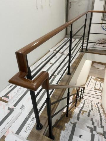 樓梯扶手及超耐磨地板 - 