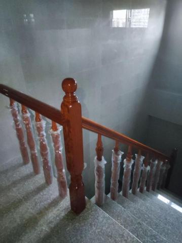 樓梯扶手及超耐磨地板 - 