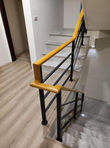 樓梯扶手及超耐磨地板 - 