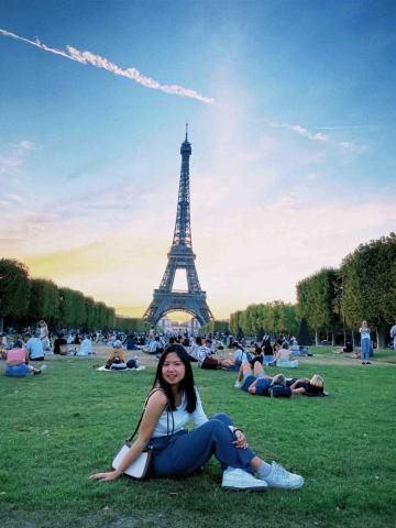 提供法文服務的專家鄭家宜