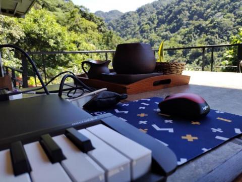 Castor Sung Music Production - 有時在山林裡飲茶作音樂