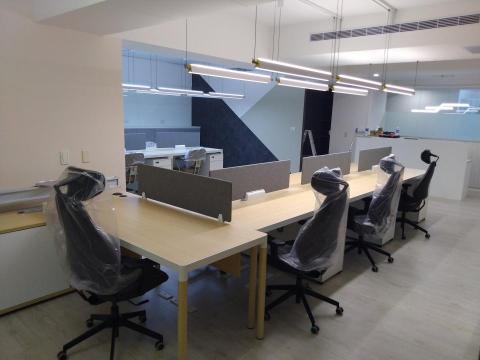 奇力國際實業有限公司 - 工作環境對照度的要求相對較高，可以細心挑選有相當光通量及整體均勻度又好看的燈具