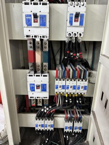 阿堯 - 落地開關箱380V- 更換士林無融絲開關 
50～800A