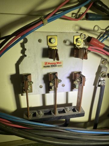 阿堯 - 台電進屋錶前開關更換