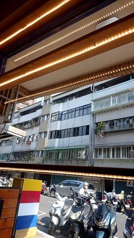 康峻良 - LED燈燈條安裝