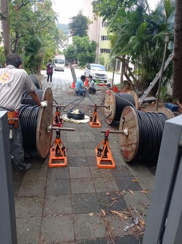 康峻良 - 三相動力盤拉線施工