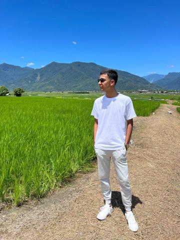 亞慕發 - 我是一位外國人、我的英文非常流利、想把自己的專長當作一個工具
