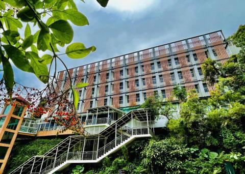 林泊彣建築師事務所 - 世新大學_校內宿舍外觀拉皮_已完工