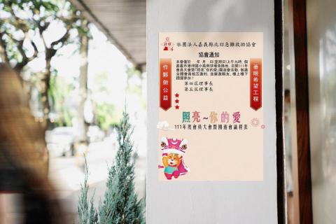 ting - ?平面設計?

活潑熱鬧的園遊會
散發著歡樂與親切地氛圍
客人拿著色彩鮮艷的禮券
興高采烈地抱著心愛的戰利品回歸?
為冬天譜出好美且溫暖的樂章⛄️

用藝術營造出活動的主軸吧!!!

?聯絡資訊?
✉️  jyongting@gmail.com
也?私訊粉專