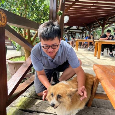 提供市場分析架構服務的專家陳威儒