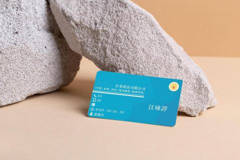 ting - ?名片設計?

✨雙十節快樂!!!✨

以海鮮為主軸的零售業
採用不同飽和度的藍色
象徵著藍天與大海?‍♀️

除此之外
還能在眾多名片中脫穎而出
也能讓客戶在購買海鮮時
而去聯想到給予蔚藍名片的您✨

?聯絡資訊?
✉️  jyongting@gmail.com
也?私訊粉專