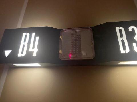 鬍鬚工程有限公司 - 樓層指示燈修繕