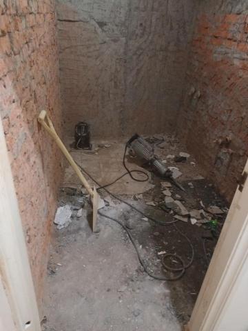 富安拆除工程 - 廁所防水重做，所以整間見底