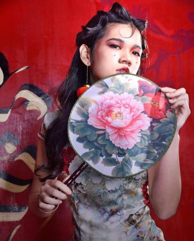 via makeup stylist - 新潮旗袍造型結合創意文字