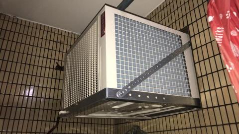 景開電器有限公司 - 窗型冷氣以及安裝固定架