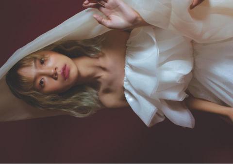 via makeup stylist - 輕婚紗