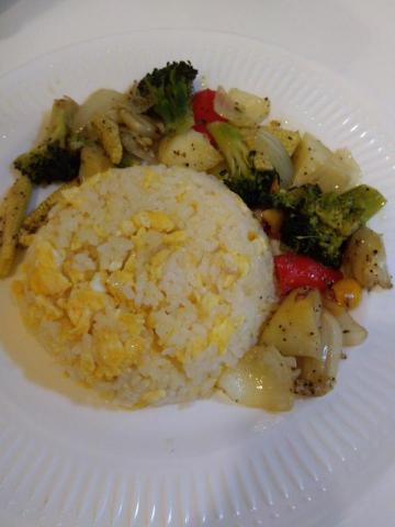 Sophie廚坊 - 蒜味奶油蛋炒飯+烤蔬菜