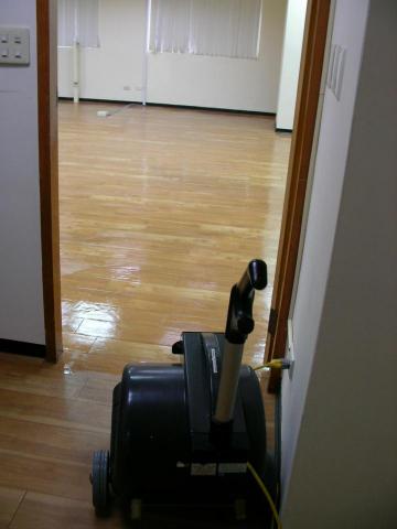 宅潔立家事服務派遣有限公司 - 商業空間-木地板上腊週期保養