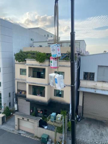 承昱事業有限公司 - 配合吊車施工