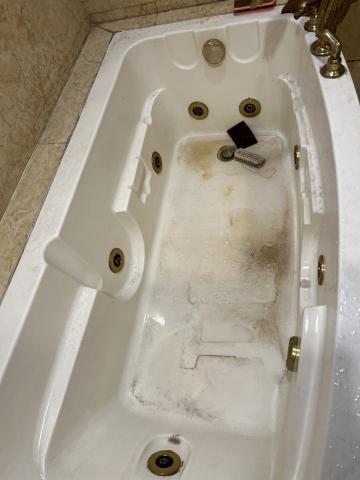 光腳ㄚ居家鍍膜及石材美容 - 清潔前的浴缸 光腳ㄚ居家鍍膜及石材美容 - 清潔前的浴缸