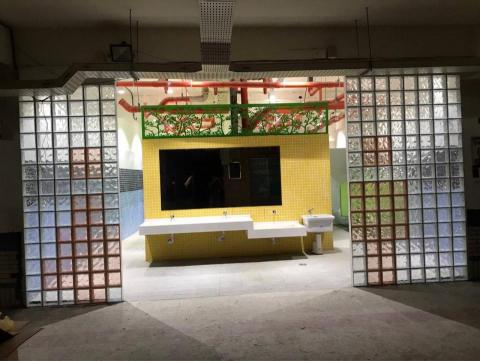 寶鍠企業 - 玻璃磚牆+馬賽克貼磚完成實景