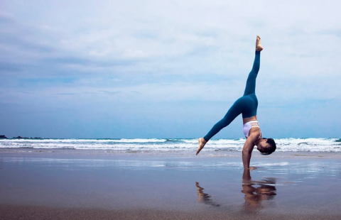 甲賀創意規劃有限公司 - 瑜珈攝影-手倒立