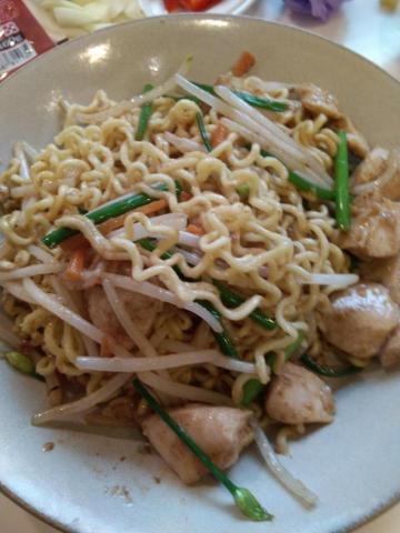 Sophie廚坊 - 沙茶雞球炒泡麵