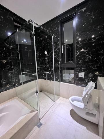 馥澄專業清潔 - 玻璃內外/乾濕分離/五金電鍍/開關/衛浴櫃/馬桶/下水孔/地板/石材，各種角落不放過，並非水沖沖收乾，各種施工項目皆使用不同藥水搭配工法，達成細緻清潔。