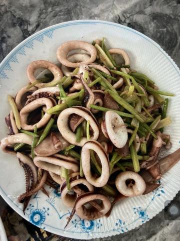 到府烹煮 - 花枝炒芹菜