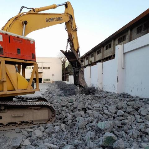 提供五金服務的專家陳小德