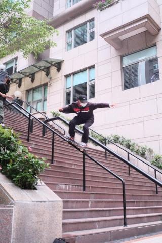 黃偉庭 - 50-50grind