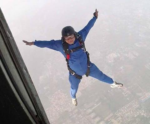 李建華/Minder顧問 - 中國河南鄭州跳傘學校跳傘