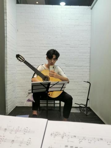 提供吉他初學和弦服務的專家劉子寬