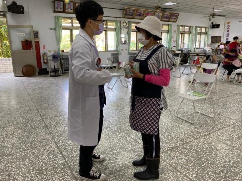 蕭予婷 - 給予長輩營養諮詢及建議。