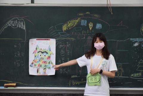 Cassie Hsiao - 與高中同學共同創立偏鄉教育志工團，擔任課程組組長，負責課程組教案的設計及教學！