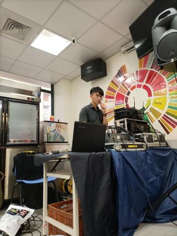 Alex Hoang專業音響維修工作站 - 到大學的我~~ Is older Sound Man? Alex Hoang專業音響維修工作站 - 到大學的我~~ Is older Sound Man?