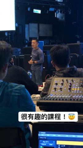 Alex Hoang專業音響維修工作站 - Older SoundMan 吳榮宗老師(資深專業音控師)是個專門做大型巡迴演唱會等類型
隨時隨地都要學習進修,才能更進步
  Alex Hoang專業音響維修工作站 - Older SoundMan 吳榮宗老師(資深專業音控師)是個專門做大型巡迴演唱會等類型
隨時隨地都要學習進修,才能更進步