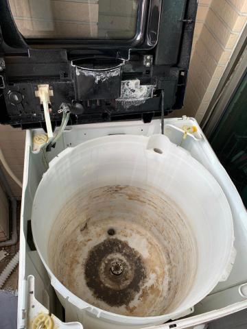 立成綜合水電空調 - 直立式洗衣機清洗前