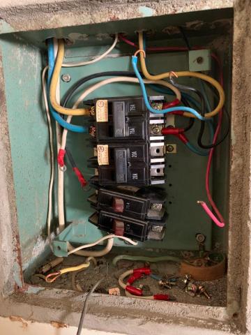 立成綜合水電空調 - 拆除舊無熔絲開關