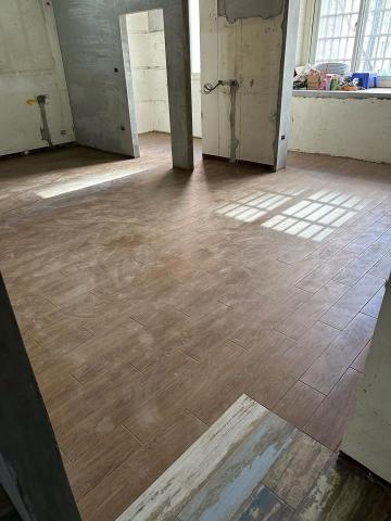 明順修繕工程有限公司 -  木紋磚施工