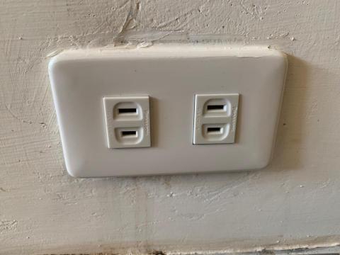 立成綜合水電空調 - 插座安裝、縫隙修飾