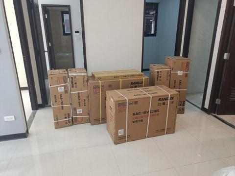 鴻展冷氣工程 - 客戶訂的新機器兩組一對二分離式壁掛機