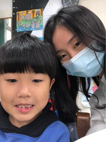 國立政治大學 - 我與小朋友合影