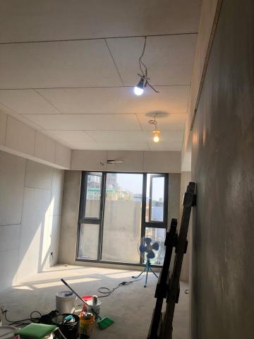 御福企業有限公司 - 裝潢場ICI矽酸鈣板、隔間工程噴塗方式，AB膠、白土溝縫填補披兩道後、整面全部再透批兩次完再硏磨完後打底噴塗、再先修補好後再噴塗兩次明漆己可。